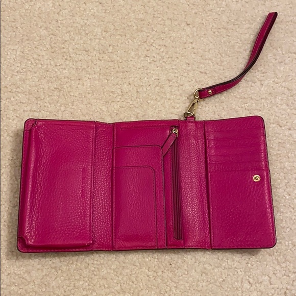 ✨HP✨ EUC Michael Kors wristlet wallet - Picture 3 of 7